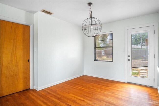Building Photo - 619 Highland Ave