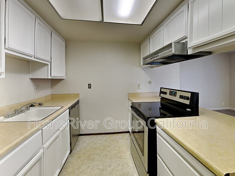 Building Photo - 5903 Spring Glen Dr