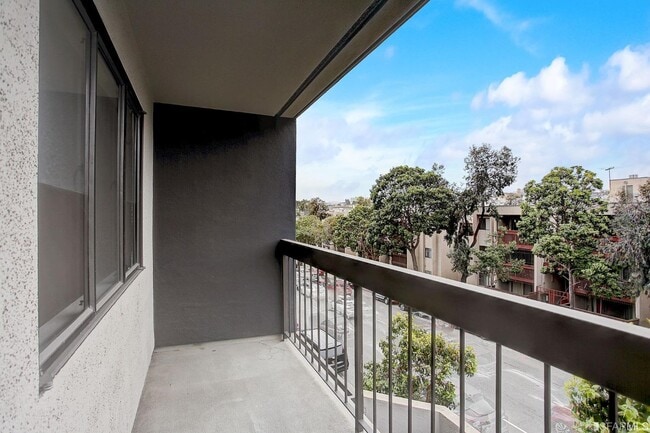 Building Photo - 785 Golden Gate Ave