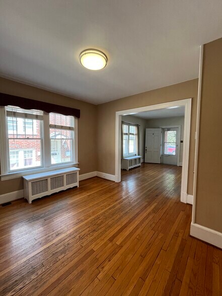 Building Photo - 7 N Stewart St