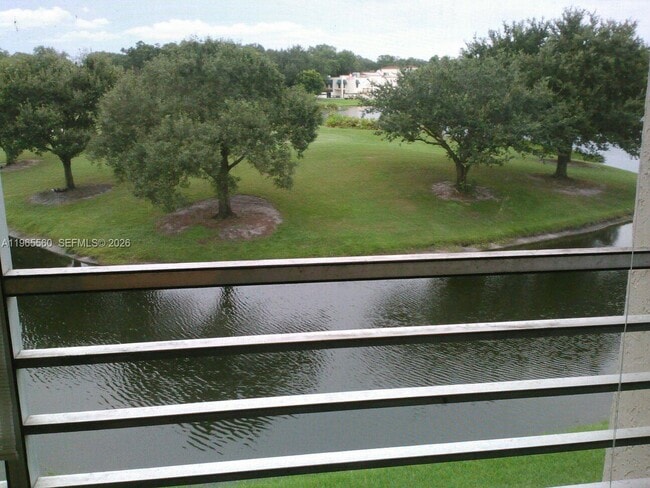 Building Photo - 9470 Poinciana Pl