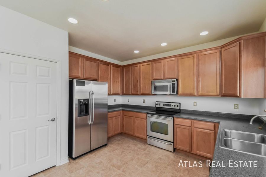 Building Photo - 430 Winebrook Way