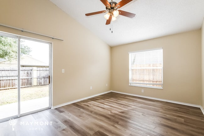 Building Photo - 1121 Shoshanna Dr