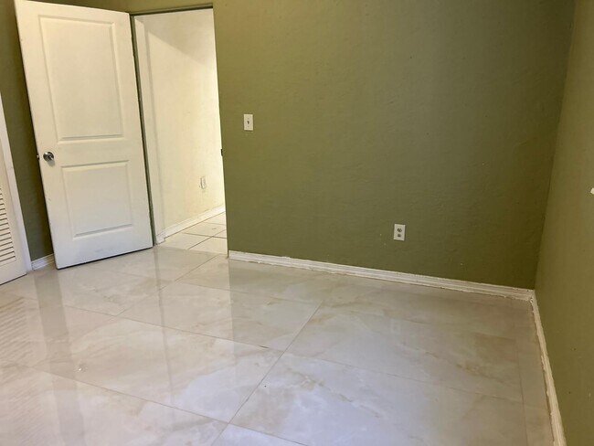 Building Photo - 4246 Minoso St
