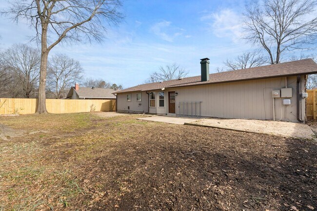 Building Photo - 3 BD 2 BA