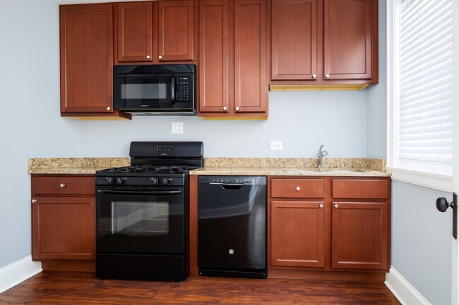 Building Photo - 3909 N Lamon Ave