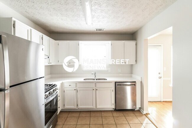 Building Photo - 3 Bedroom Pet-Friendly Home in Rex, GA with Main Street Renewal