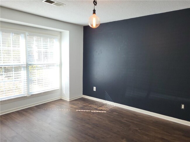Building Photo - 1731 Twin Brooks Dr SE
