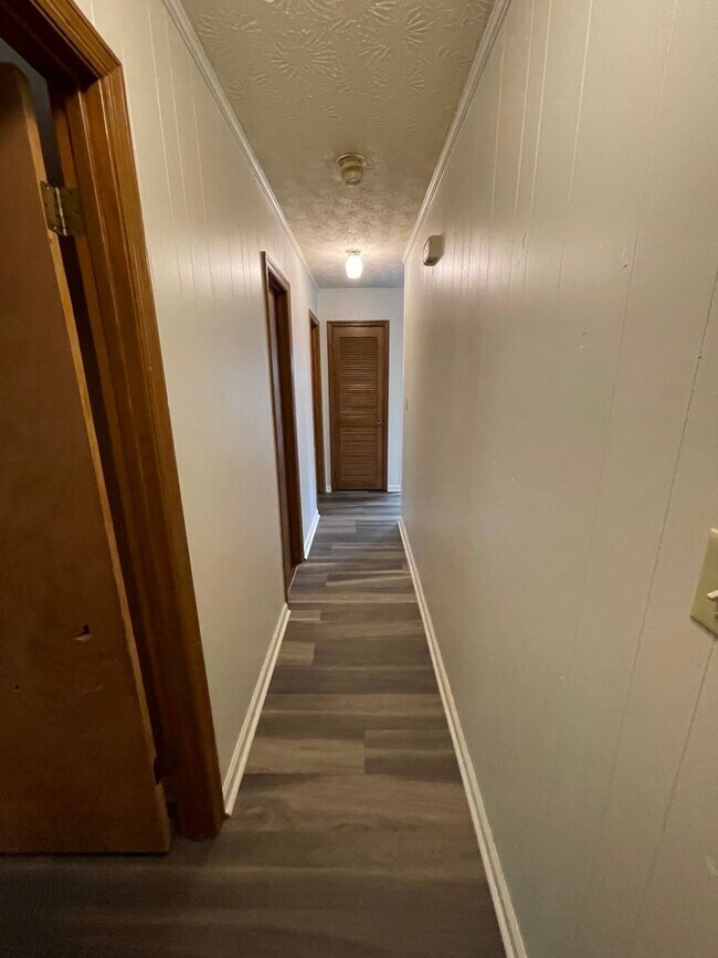 Building Photo - Secluded 2/1.5 Apartment East Rome $1,095