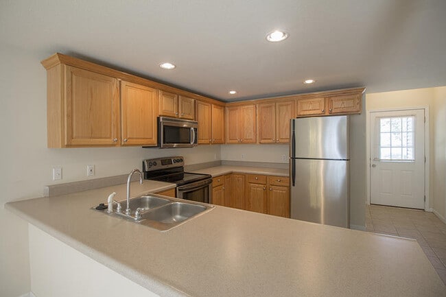 Building Photo - 1930 CENTER St