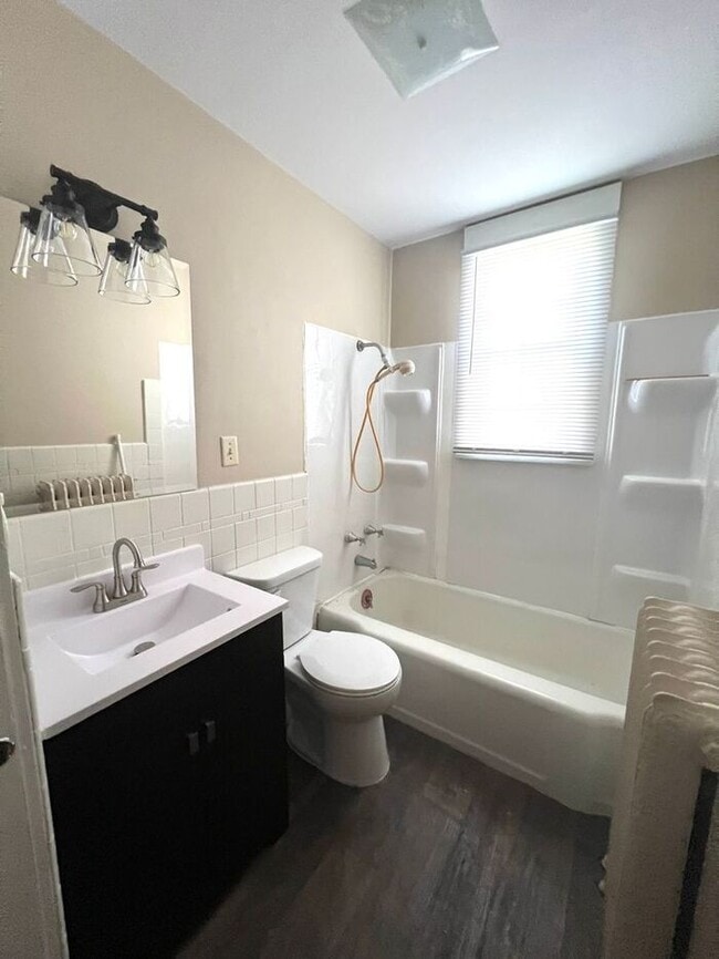 Building Photo - 2224 Iowa St