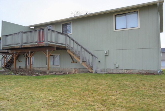 Building Photo - Nora Duplex*