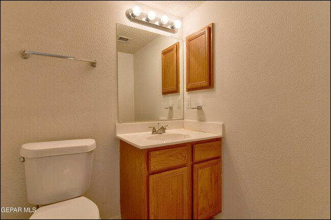 Building Photo - 253 Summerbrooke Ct