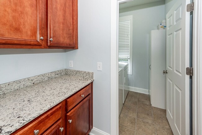 Building Photo - 4 Bedroom, 2.5 Bathroom Home in Reminisce ...