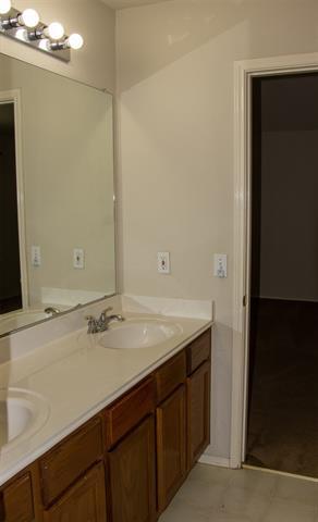Building Photo - 4021 Aladdin Dr