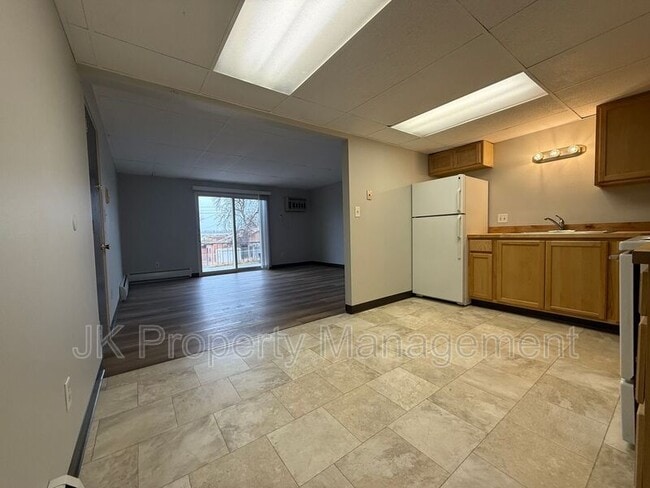 Building Photo - 1122 1st Ave SW