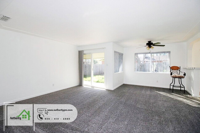 Building Photo - 2176 Oxford Rd