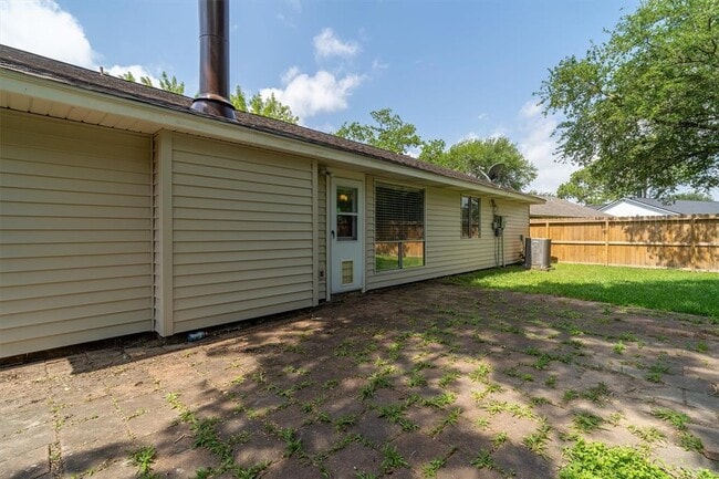 Building Photo - 2790 Wood Hollow Dr