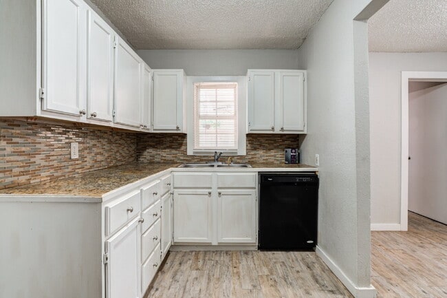 Building Photo - 3 Bedroom House in Heart of Lubbock