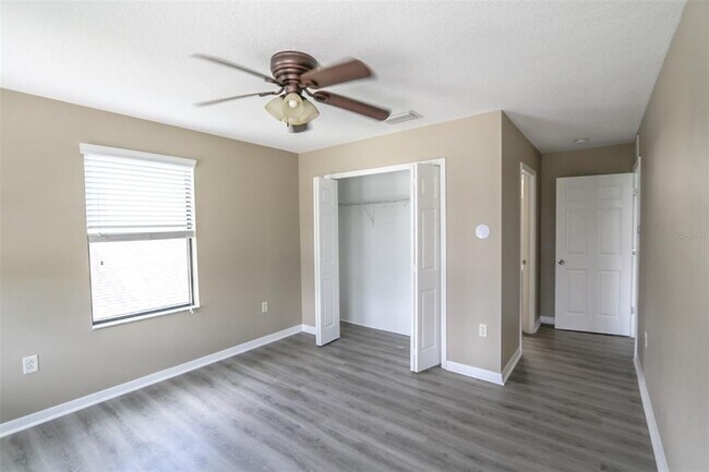 Building Photo - 1208 Oakcrest Dr