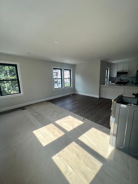 Building Photo - 25 Atkins St