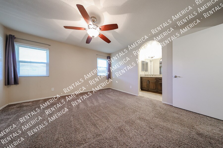 Building Photo - 4583 W Elgin St