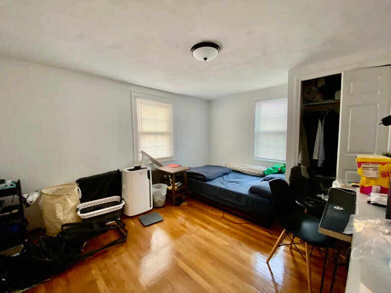 Building Photo - 136 Burget Ave