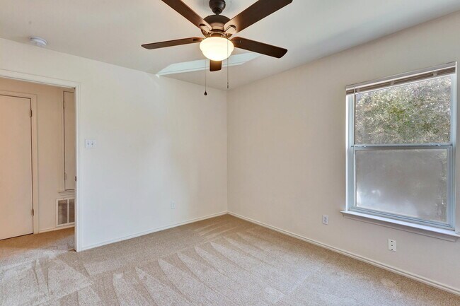 Building Photo - 5204 Bahan Dr