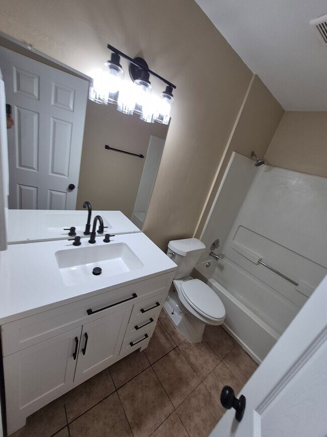 Building Photo - 5907 Deer Lake Dr