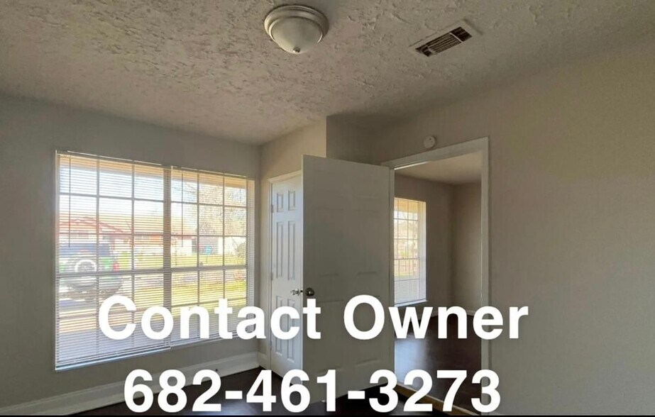 Building Photo - 3302 Charriton Dr