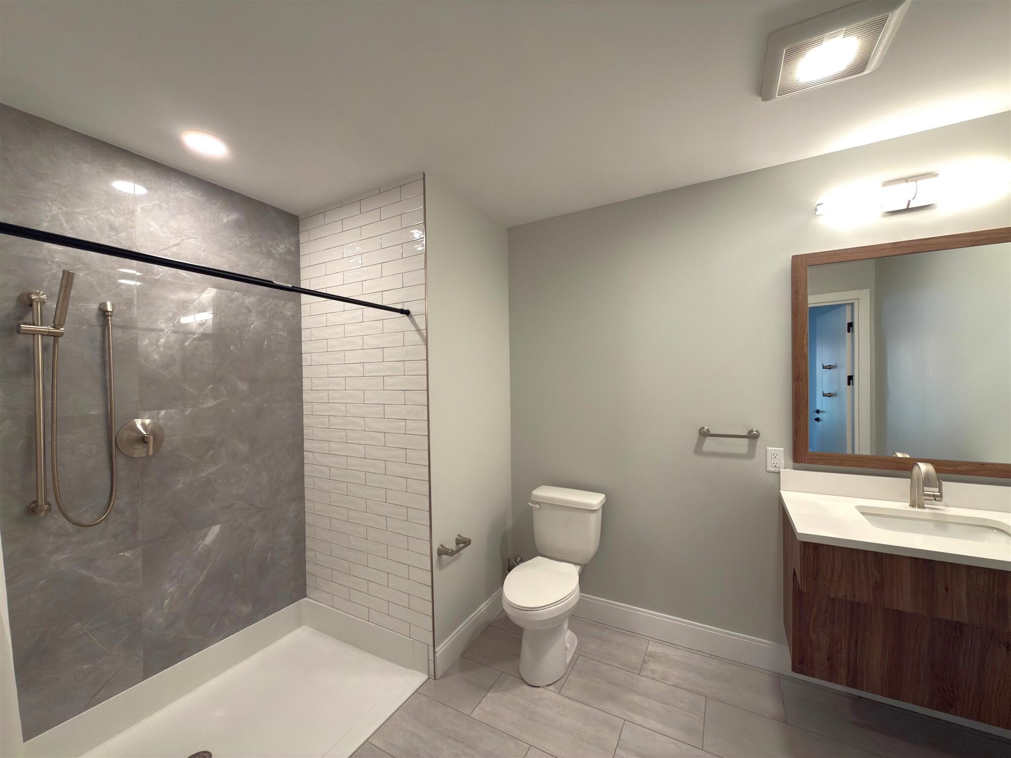 Building Photo - 15 Central St