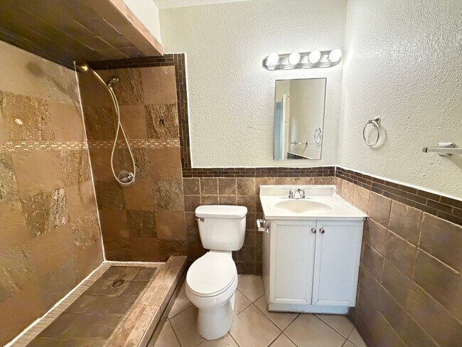 Building Photo - 3 Bedroom Gem with large bonus room and RV gate! No HOA