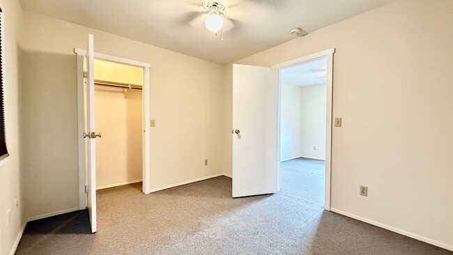 Building Photo - Central Olympia 2 Bedroom Townhome - Avail...