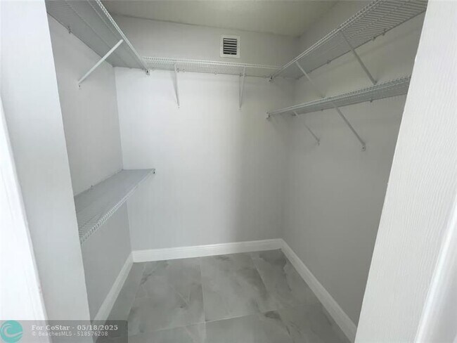 Building Photo - 1060 NW 80th Ave
