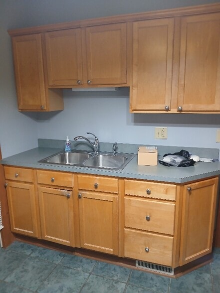 Building Photo - 315 Boyden St