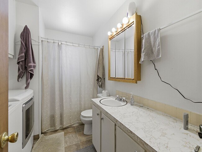 Building Photo - Prime Old Town Access | 3 Bed Home Near City Park + Downtown