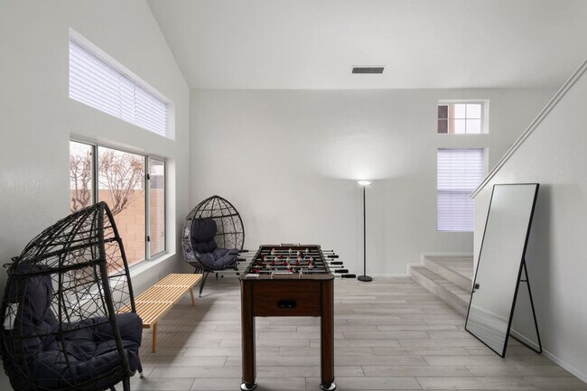 Building Photo - 13682 W Desert Flower Dr
