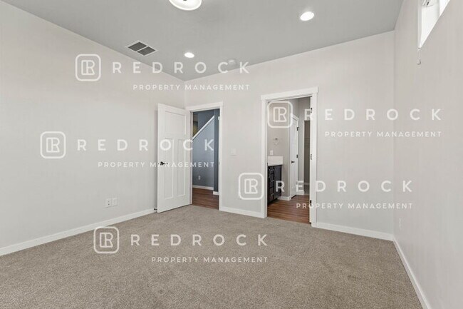 Building Photo - 1725 N Meyers Ct