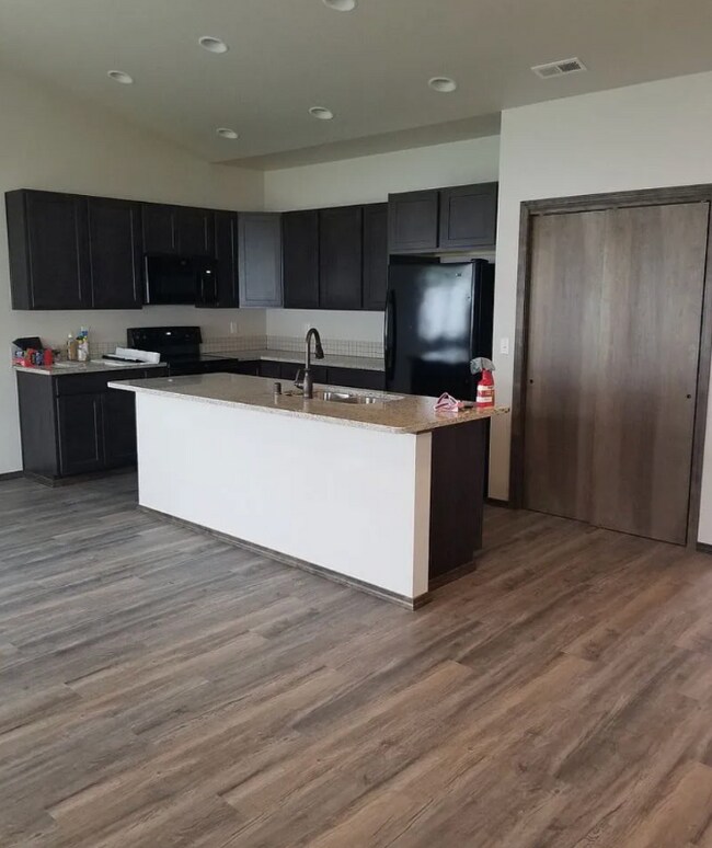 Building Photo - 4421 E Buckeye Ave