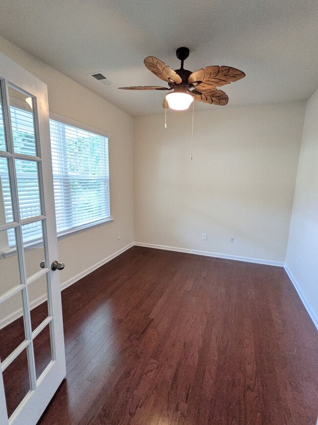 Building Photo - Mooresville with Fenced Yard on Cul De Sac