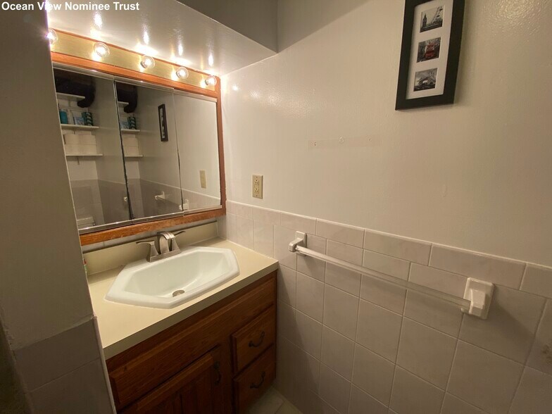 Building Photo - 372 North St