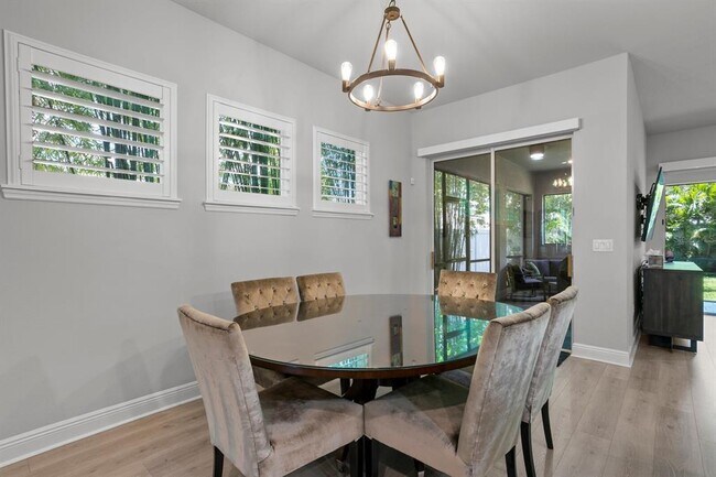 Building Photo - 408 S Matanzas Ave