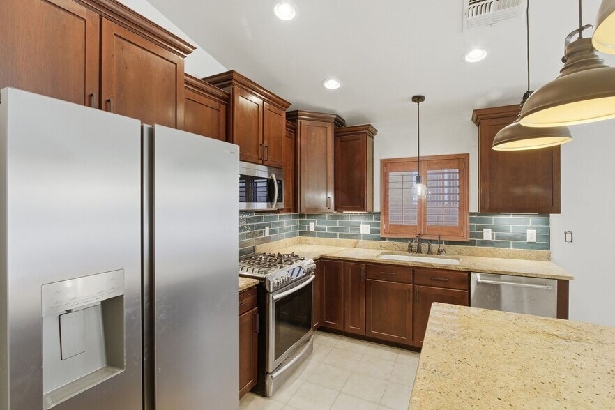 Building Photo - 114 S Beyerville Pl