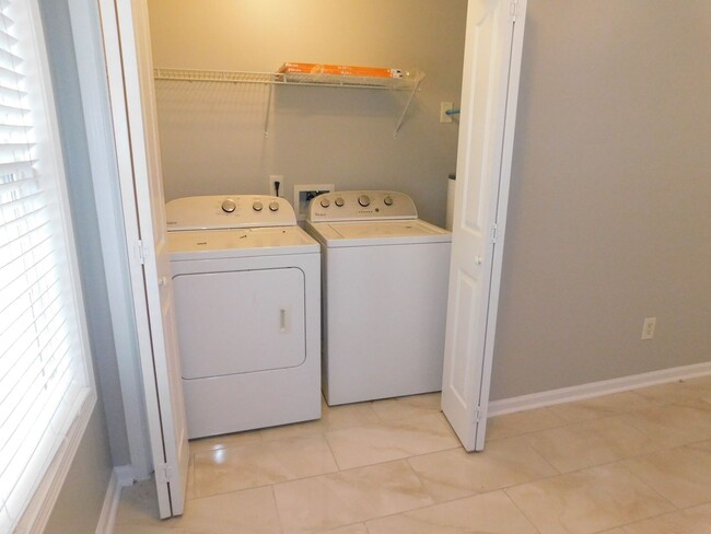 Building Photo - New 3 Bedroom 2 bath