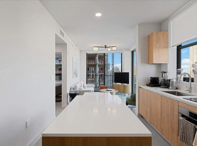 Building Photo - 11 NE 6th St