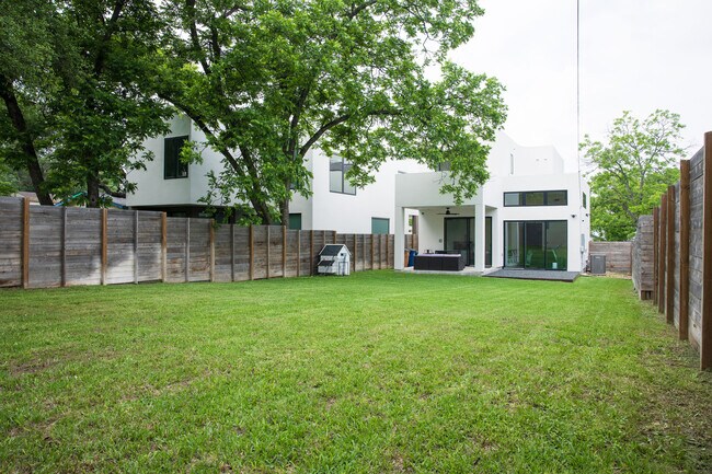 Building Photo - 507 S Park Dr