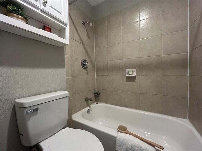 Building Photo - 6505 Arnold Dr
