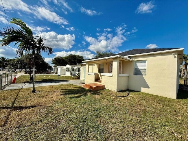 Building Photo - 2403 Scott St