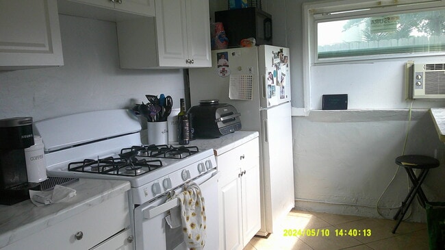 Building Photo - 412 Macy St