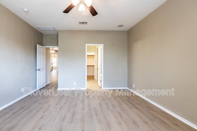 Building Photo - 920 Laserra